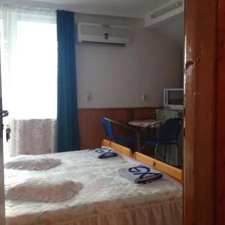 Central Guesthouse Πανσιόν Νεσέμπαρ